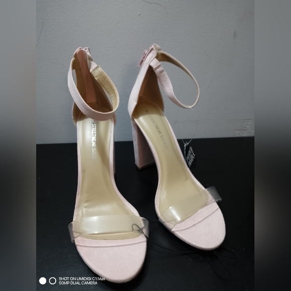 Pink sandals - Picture 1 of 12